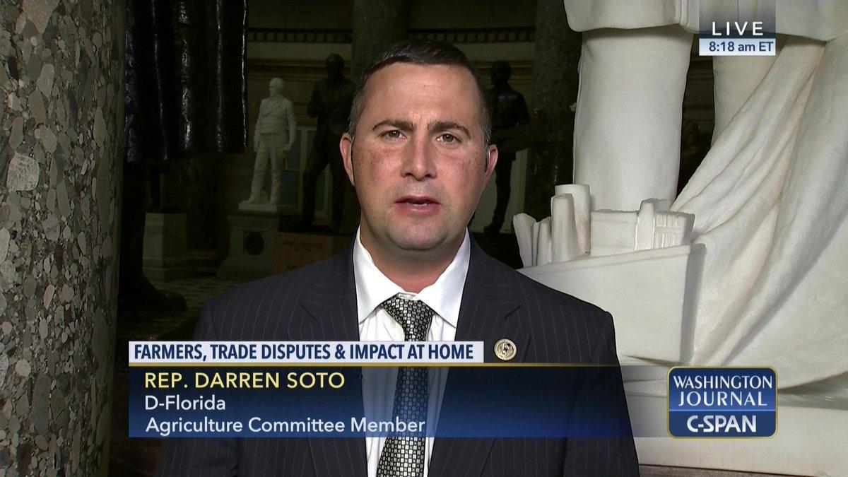 Rep. Soto with constituents