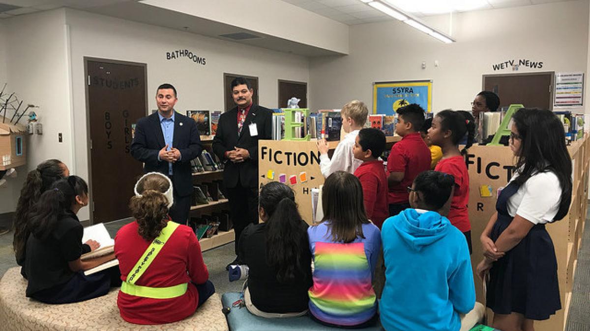 Rep. Soto with constituents