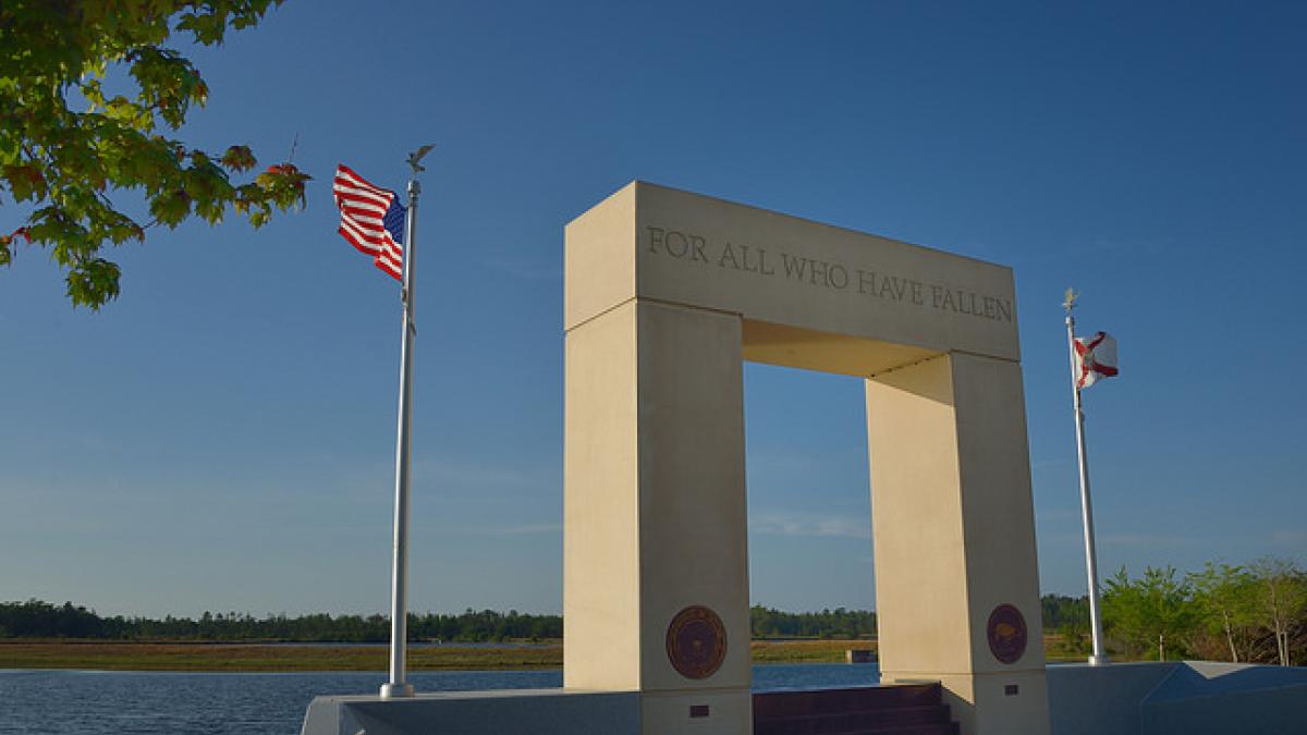 Rep. Soto with constituents