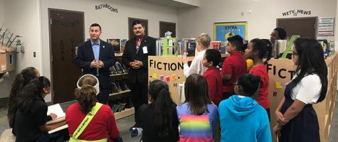 Rep. Soto with constituents