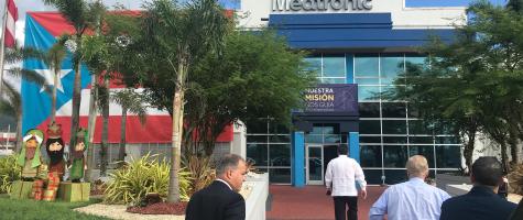 Rep. Soto with constituents