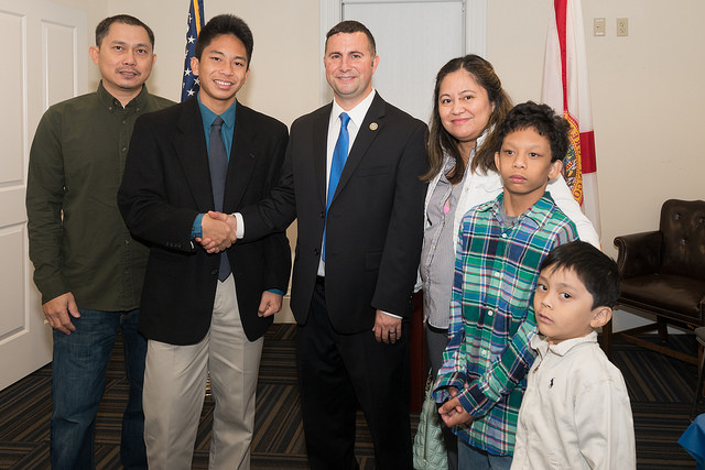 Rep. Soto with constituents