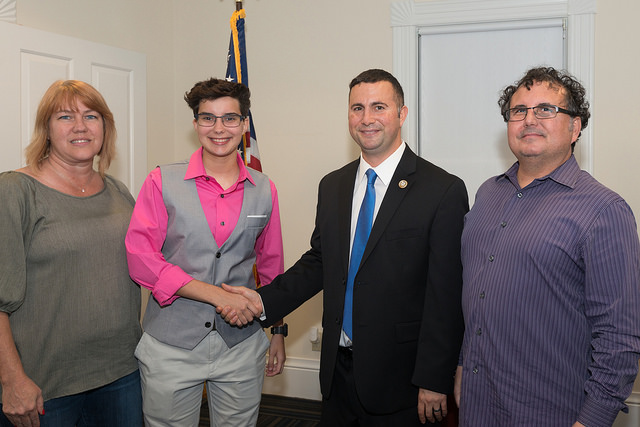 Rep. Soto with constituents