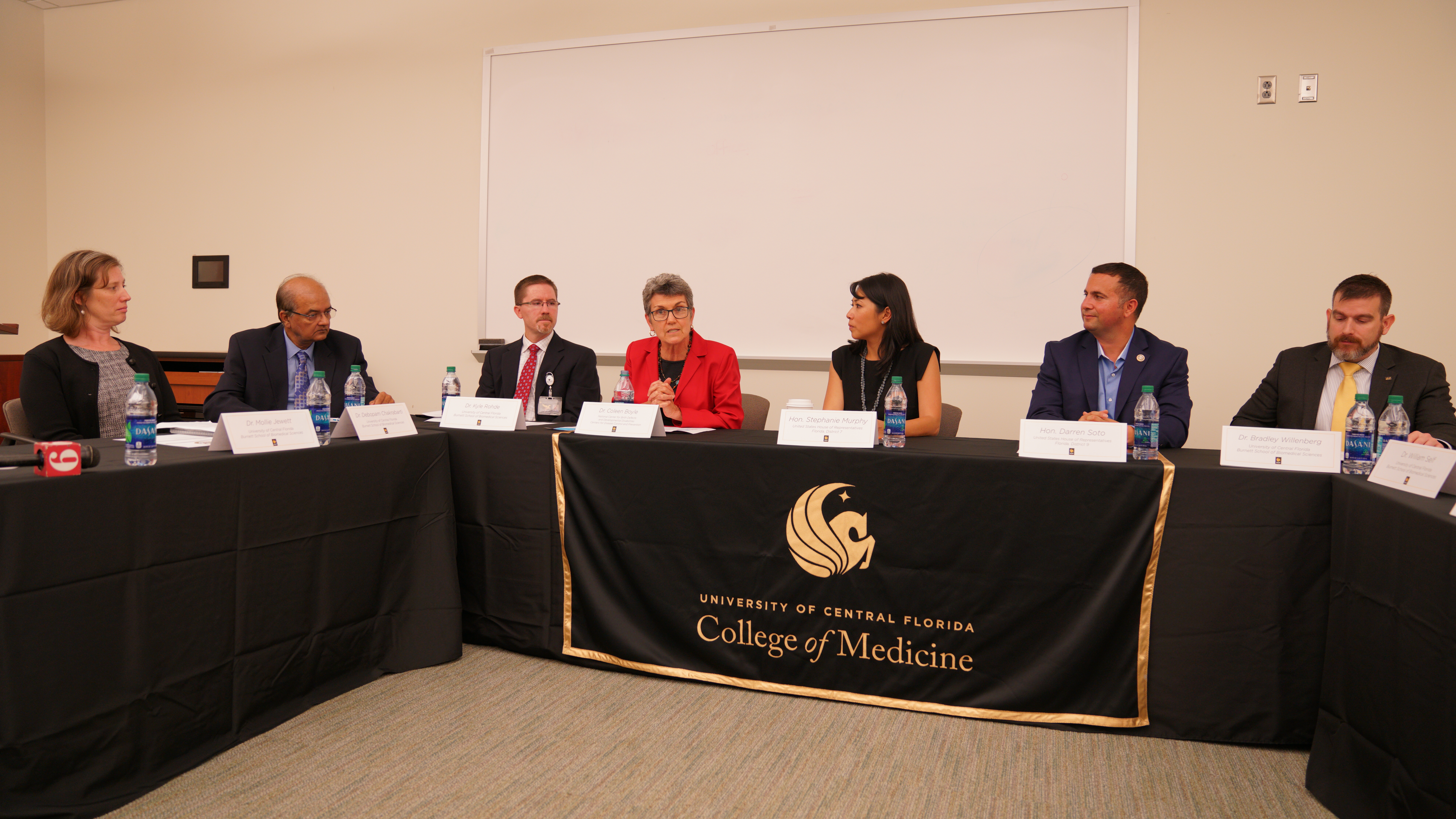 Rep. Soto hosted a roundtable along with Rep. Stephanie Murphy on Zika and other infectious diseases at the University of Central Florida's Burnett School of Biomedical Science in the Fall 2017.