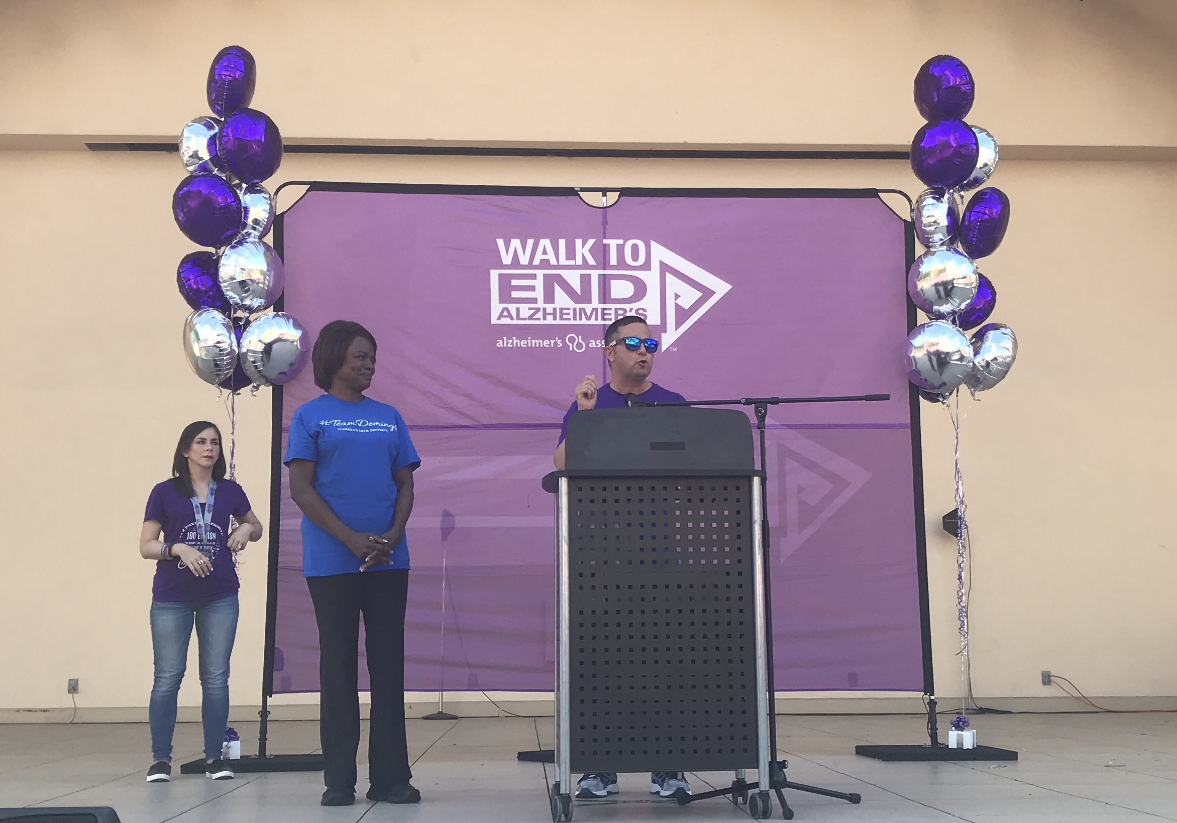 Rep. Soto with constituents