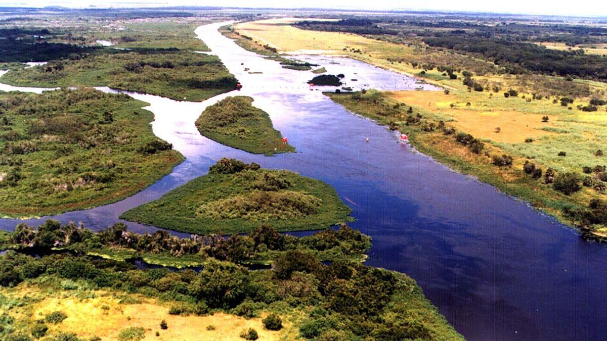 1200px  Kissimmee  River  canal  section 