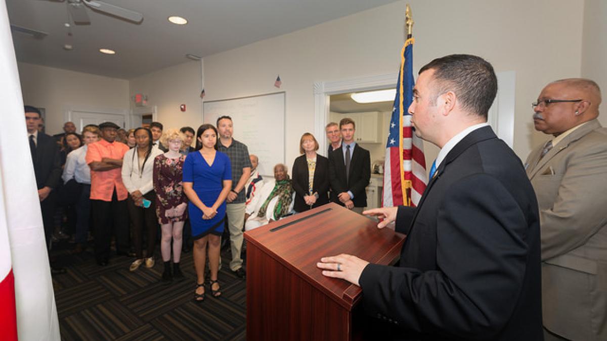 Rep. Soto with constituents
