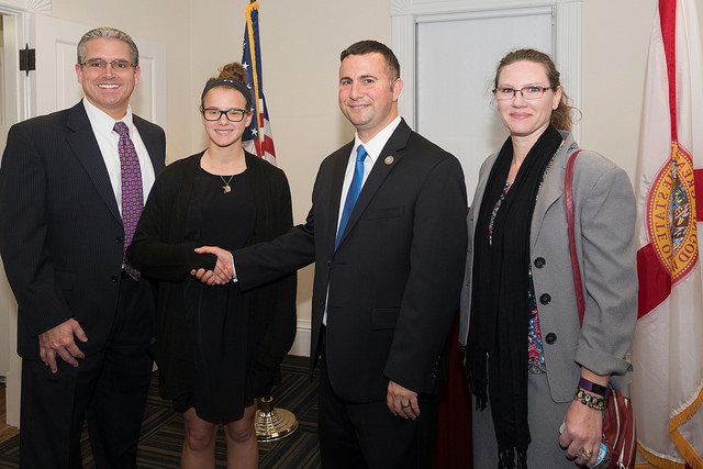 Rep. Soto with constituents